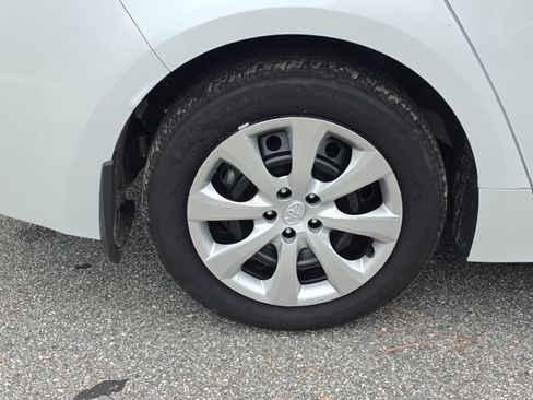 Used 2026 Toyota Corolla LE FWD image 5