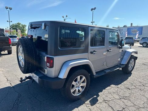 Used 2014 Jeep Wrangler Unlimited Sahara w/ Connectivity Group AWD/4WD image 10