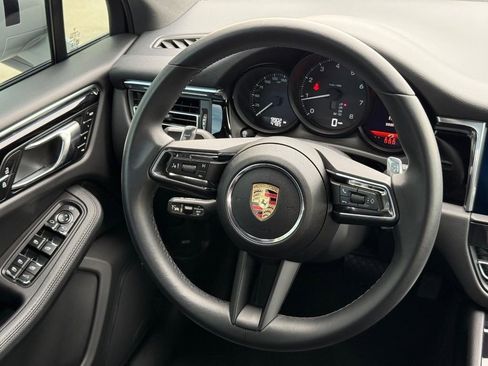 Used 2025 Porsche Macan AWD/4WD image 24