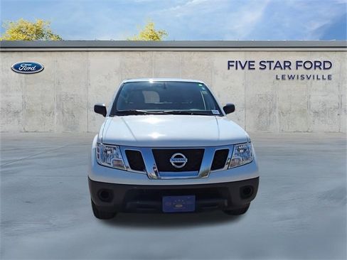 Used 2022 Nissan Frontier SV image 3