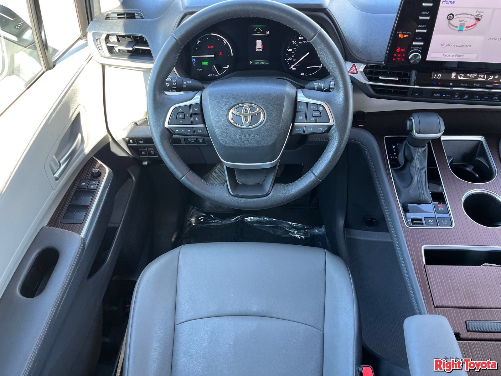 Certified 2024 Toyota Sienna XLE FWD image 17