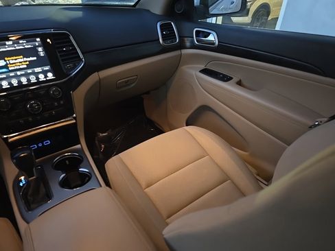 Used 2022 Jeep Grand Cherokee Laredo E image 20