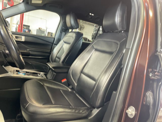 Used 2020 Ford Explorer XLT w/ Equipment Group 202A AWD/4WD image 12