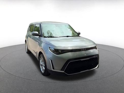 Used 2025 Kia Soul LX w/ LX Technology Package FWD image 3