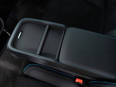 Certified 2025 Bentley Bentayga image 26