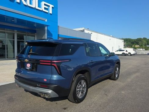 Used 2026 Chevrolet Traverse LT AWD/4WD image 7