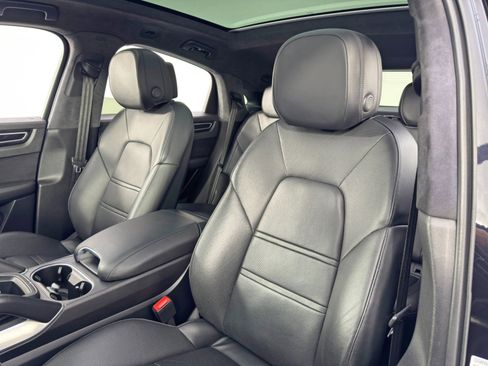 Used 2022 Porsche Cayenne Turbo image 42