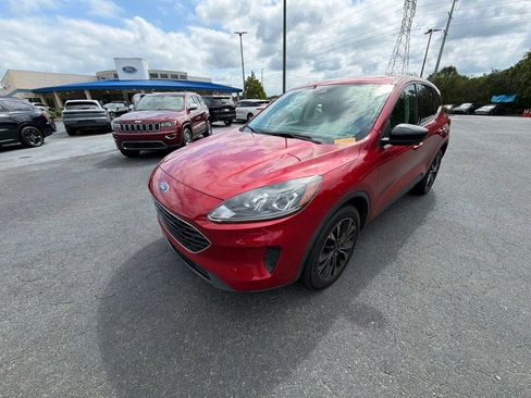 Used 2022 Ford Escape SE w/ SE Sport Appearance Package AWD/4WD image 14