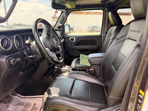 Used 2022 Jeep Gladiator Overland w/ Popular Equipment Package AWD/4WD image 9