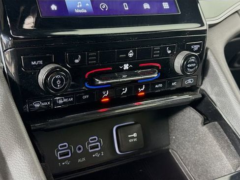 Used 2021 Jeep Grand Cherokee L Laredo image 15