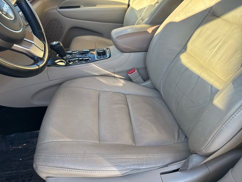 Used 2013 Jeep Grand Cherokee Limited image 11