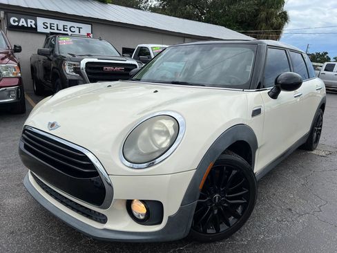 Used 2017 MINI Cooper Clubman FWD image 1