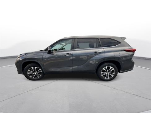 Used 2023 Toyota Highlander XLE FWD image 9