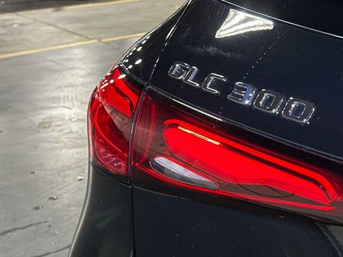 Used 2025 Mercedes-Benz GLC 300 4MATIC image 16