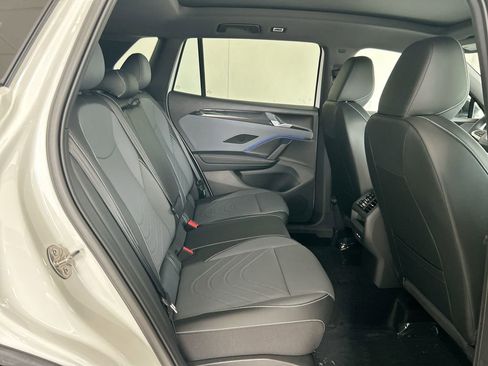 New 2026 Volkswagen Tiguan SE R-Line FWD image 41