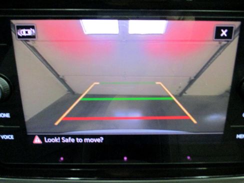 Used 2021 Volkswagen Atlas SEL Premium image 11