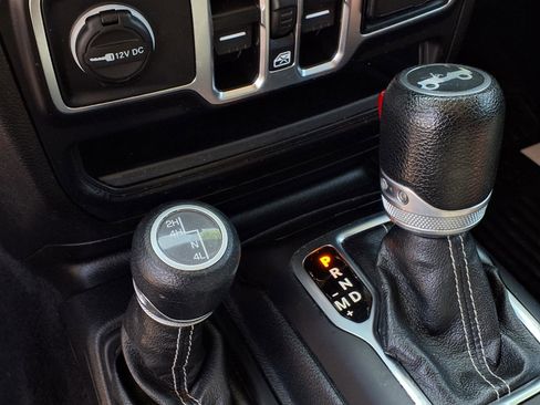 Used 2020 Jeep Wrangler Unlimited Sahara AWD/4WD image 10