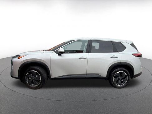 Used 2025 Nissan Rogue SV AWD/4WD image 3