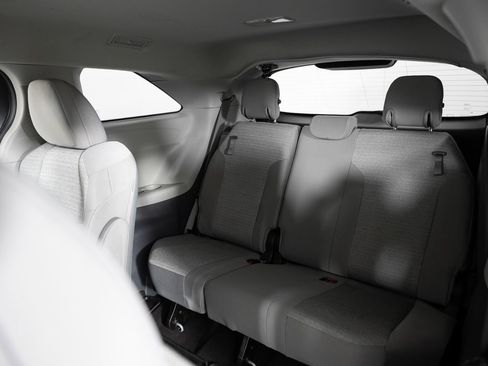 Used 2022 Toyota Sienna LE image 20