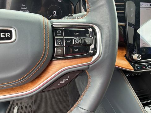 Used 2024 Jeep Grand Wagoneer Series III AWD/4WD image 29