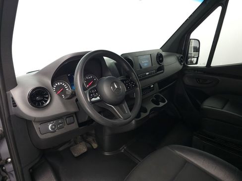 Used 2024 Mercedes-Benz Sprinter 2500 image 8