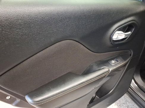 Used 2016 Jeep Cherokee Latitude w/ Cold Weather Group image 18