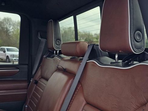 Used 2025 GMC Sierra 2500 Denali Ultimate image 28