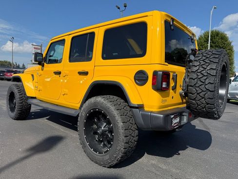 Used 2019 Jeep Wrangler Unlimited Sahara w/ Uconnect 4C Nav & Sound Group AWD/4WD image 7