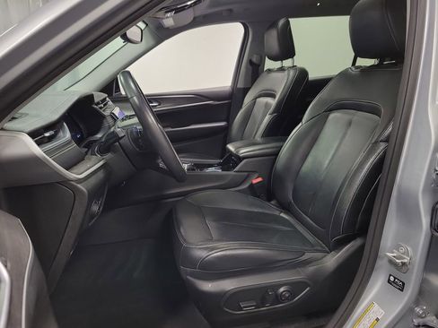 Used 2023 Jeep Grand Cherokee L Limited AWD/4WD image 13