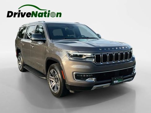 Used 2025 Jeep Wagoneer L Series II w/ 8-pass Seating Package AWD/4WD image 3