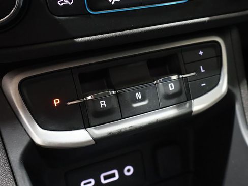 Used 2024 GMC Terrain SLE image 32