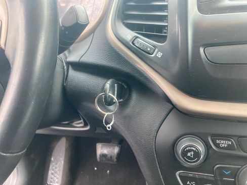 Used 2017 Jeep Cherokee Latitude image 21