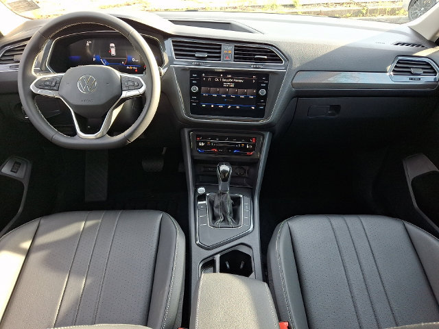 Certified 2023 Volkswagen Tiguan SE FWD image 15