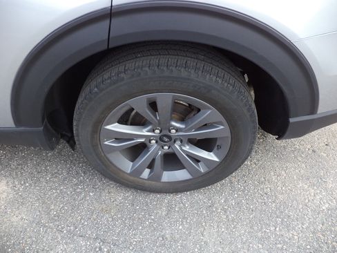 Used 2023 Ford Explorer XLT w/ Equipment Group 202A AWD/4WD image 4