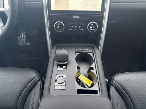 New 2026 Land Rover Discovery S image 24