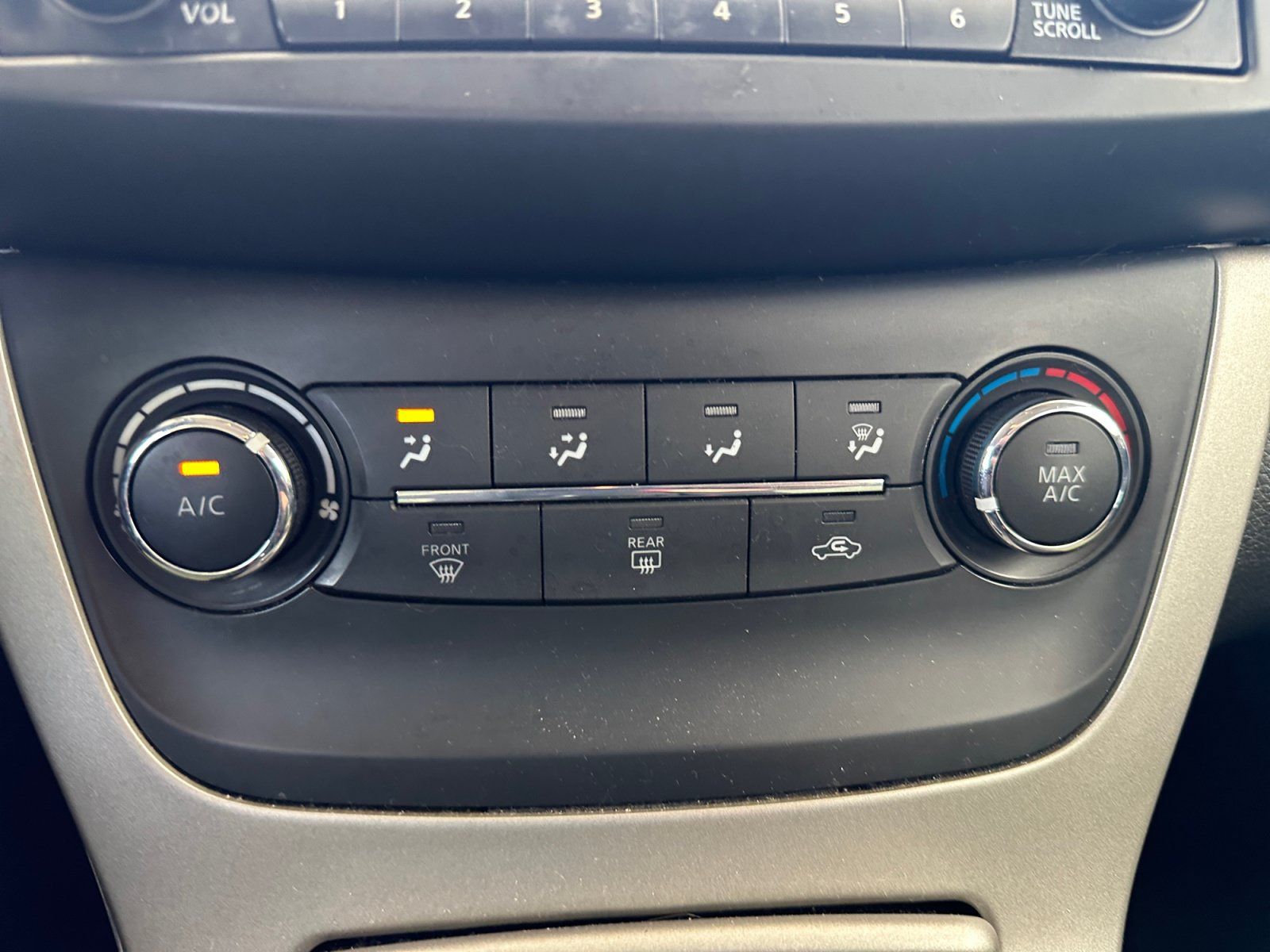 Used 2015 Nissan Sentra SV FWD image 21