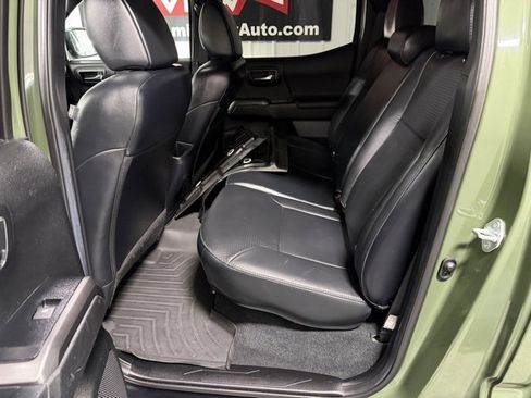 Used 2022 Toyota Tacoma TRD Off-Road image 9