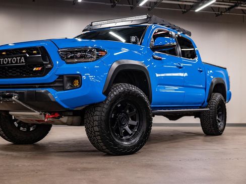 Used 2019 Toyota Tacoma TRD Pro AWD/4WD image 2