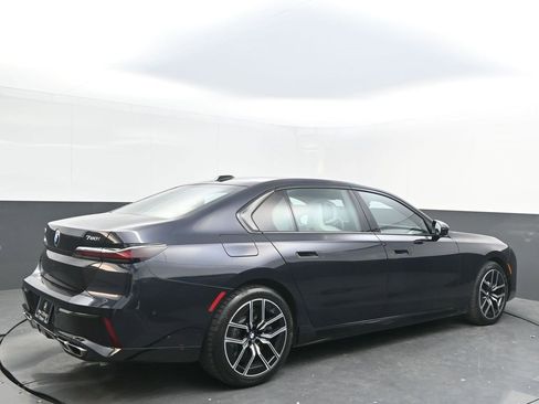Certified 2023 BMW 760i xDrive image 7