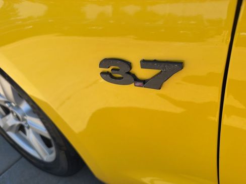 Used 2017 Ford Mustang Coupe RWD image 9