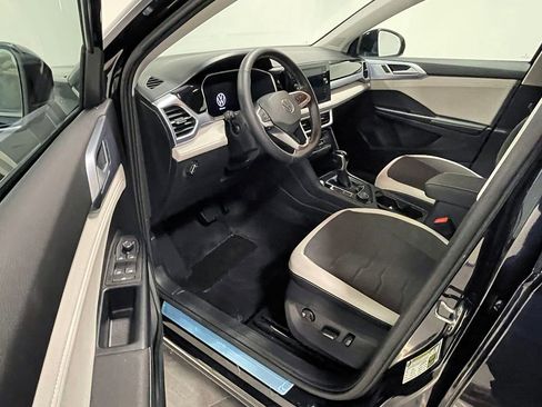 Used 2025 Volkswagen Taos SE AWD/4WD image 18