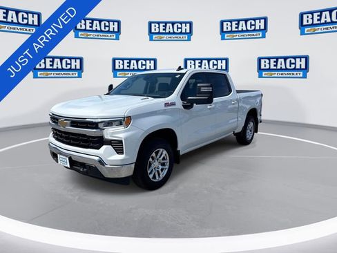 Used 2022 Chevrolet Silverado 1500 LT w/ Z71 Off-Road Package AWD/4WD image 4