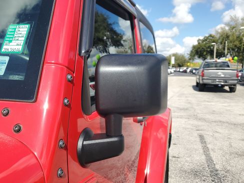 Used 2016 Jeep Wrangler Sahara w/ Connectivity Group image 4