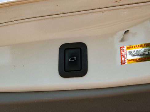 Used 2018 Toyota Highlander Limited AWD/4WD image 30