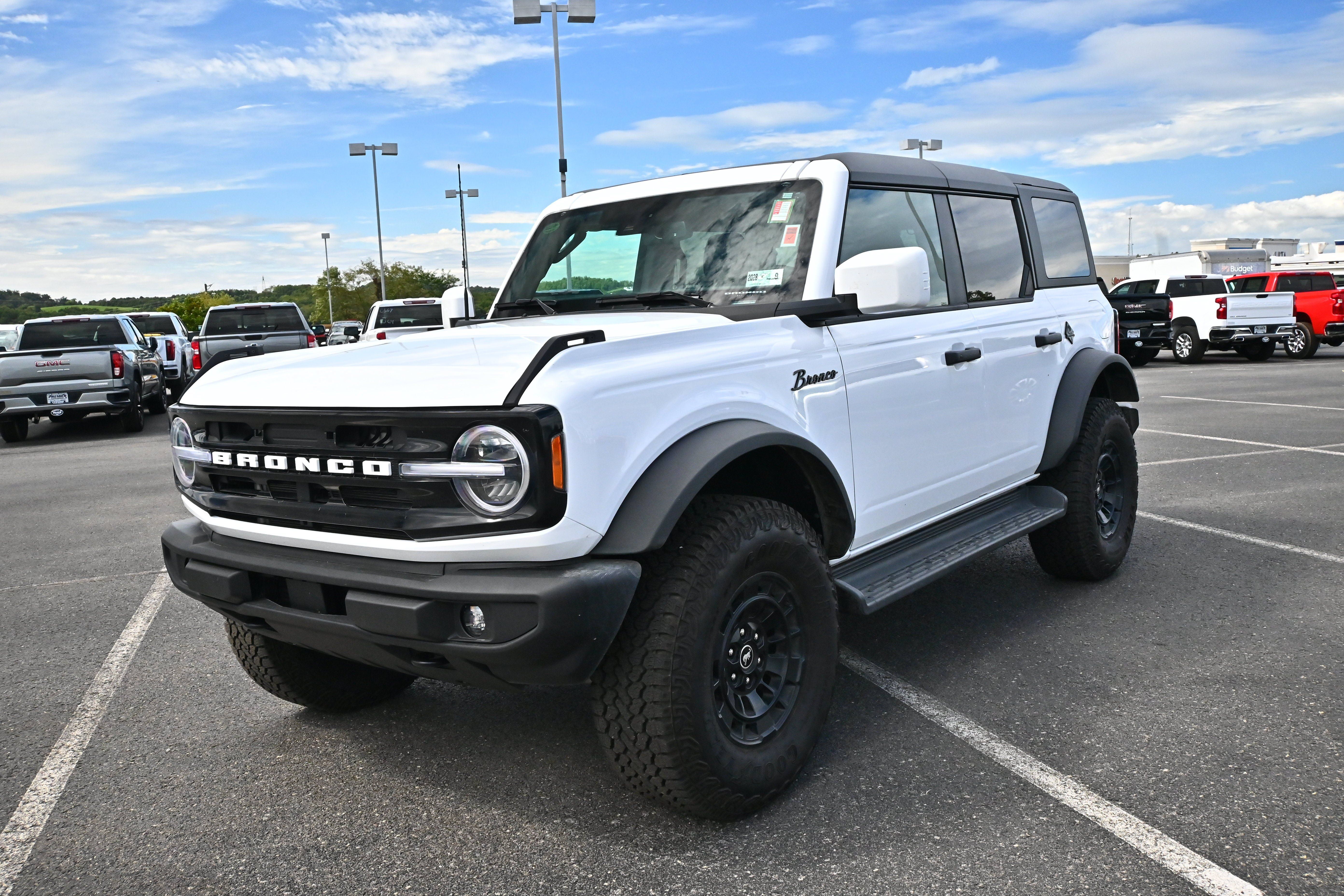 Used 2026 Ford Bronco Outer Banks w/ Sasquatch Package AWD/4WD image 4
