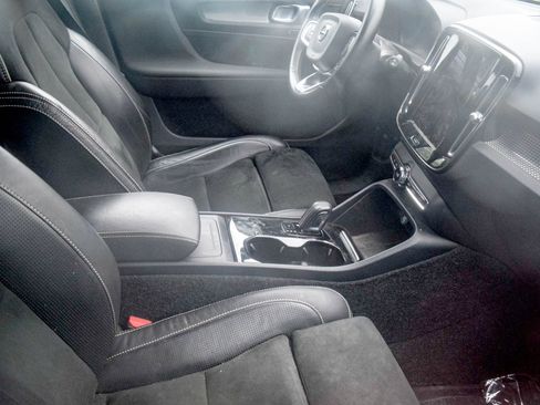 Used 2021 Volvo XC40 P8 Recharge w/ Advanced Package AWD/4WD image 7