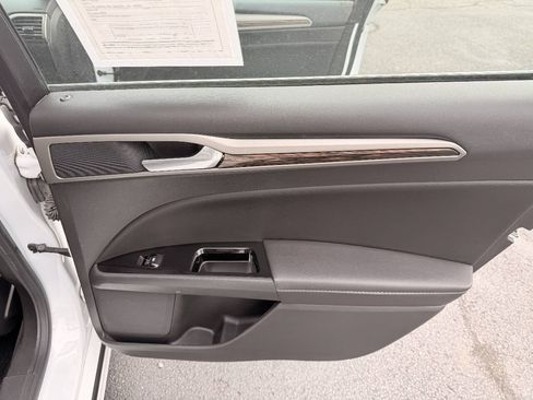 Used 2014 Ford Fusion Energi SE w/ Driver Assist Package FWD image 16
