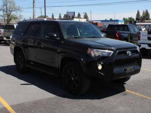 Used 2017 Toyota 4Runner SR5 Premium AWD/4WD image 3
