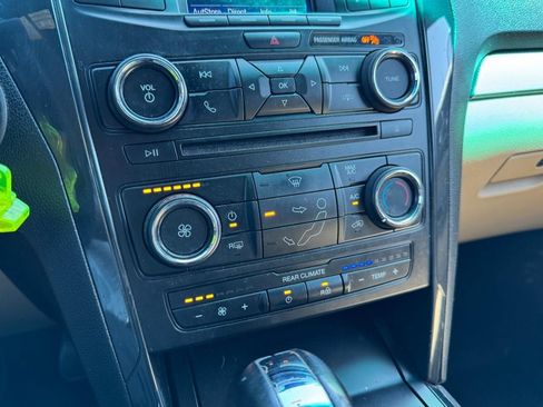 Used 2016 Ford Explorer FWD image 18