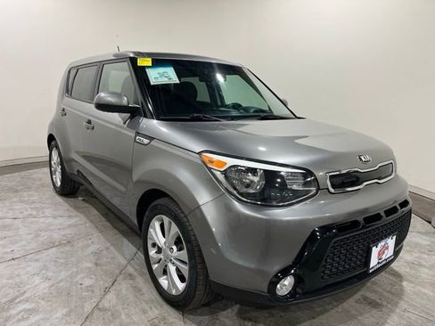 Used 2016 Kia Soul + image 2